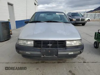 1990 Chevrolet Corsica z VIN 1G1LT54T5LY175073, wystawiony jako Copart lot #71889604 z przebiegiem 111 578 mil mil oraz Tytuł czysty. Historia ofert i sprzedaży dostępna na DreamBid. Obrazek 5.