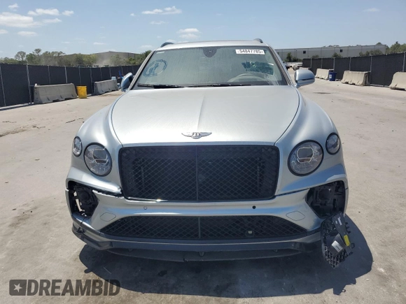 2022 Bentley Bentayga V8 z VIN SJAAM2ZV9NC011752, wystawiony jako Copart lot #54847785 z przebiegiem Nie podano mil oraz Nie do naprawy. Historia ofert i sprzedaży dostępna na DreamBid. Obrazek 5.