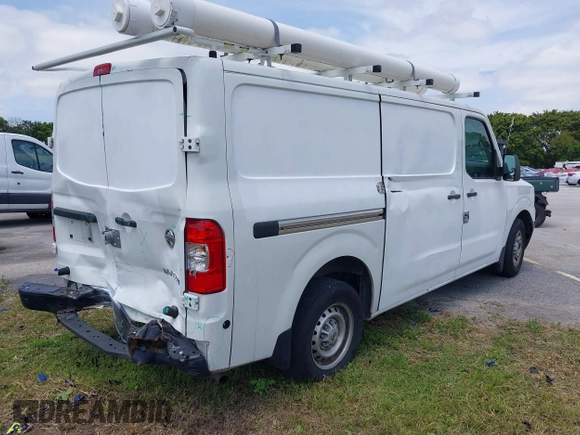 2020 Nissan NV Cargo SV z VIN 1N6BF0KM6LN800927, wystawiony jako IAAI lot #42027239 z przebiegiem 102 724 mil mil oraz . Historia ofert i sprzedaży dostępna na DreamBid. Obrazek 4.