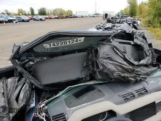 2023 Land Rover Defender S z VIN SALEJ7EXXP2129209, wystawiony jako Copart lot #75870424 z przebiegiem Nie podano mil oraz Nie do naprawy • Non repairable. Historia ofert i sprzedaży dostępna na DreamBid. Obrazek 6.