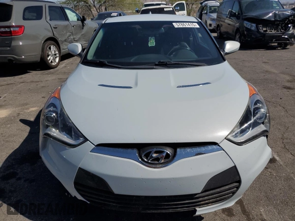 2015 Hyundai Veloster z VIN KMHTC6ADXFU222793, wystawiony jako Copart lot #57861415 z przebiegiem 98 318 mil mil oraz Szkoda całkowita • Salvage title. Historia ofert i sprzedaży dostępna na DreamBid. Obrazek 5.