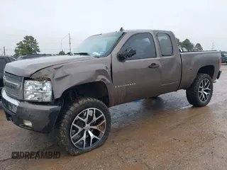 2007 Chevrolet Silverado 1500 LT w/1LT with VIN 2GCEC19J971723987, listed as a IAAI auction lot 41449499 with 302,703 mi miles. Bid and sale history available at carsss.com. Image 2.