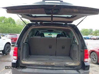 2003 Ford Expedition Special Service with VIN 1FMPU16L83LC08166, listed as a IAAI auction lot 42036745 with 198,948 mi miles. Bid and sale history available at carsss.com. Image 12.