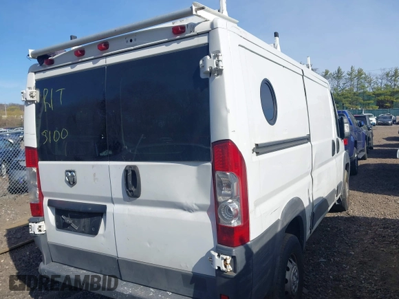 2014 Ram ProMaster Cargo z VIN 3C6TRVAG2EE101011, wystawiony jako IAAI lot #42068141 z przebiegiem Nie podano mil oraz . Historia ofert i sprzedaży dostępna na DreamBid. Obrazek 4.