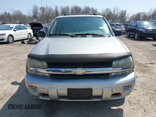 2007 Chevrolet TrailBlazer LS with VIN 1GNDT13S272211105, listed as a IAAI auction lot 42106818 with 200,104 mi miles. Bid and sale history available at carsss.com. Image 6.