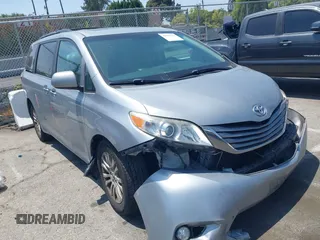 2017 Toyota Sienna XLE Auto Access Seat z VIN 5TDYZ3DC1HS790934, wystawiony jako IAAI lot #42510179 z przebiegiem 223 690 mil mil oraz . Historia ofert i sprzedaży dostępna na DreamBid. Obrazek 1.