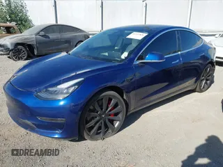 2020 Tesla Model 3 Performance z VIN 5YJ3E1ECXLF641945, wystawiony jako IAAI lot #41337826 z przebiegiem 53 336 mil mil oraz . Historia ofert i sprzedaży dostępna na DreamBid. Obrazek 2.