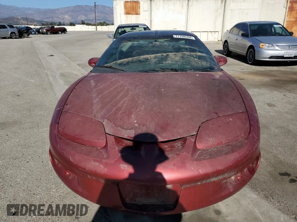 1998 Pontiac Firebird Firebird z VIN 2G2FS22K6W2202173, wystawiony jako Copart lot #77708594 z przebiegiem Nie podano mil oraz Czysty tytuł • Clean title. Historia ofert i sprzedaży dostępna na DreamBid. Obrazek 5.