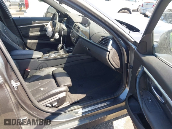 2018 BMW 3 Series 330i xDrive с VIN WBA8D9C50JEM32978, выставлен на аукционе IAAI как лот 41894911 с пробегом 67 474 миль миль и . История ставок и продаж доступна на DreamBid. Изображение 5.