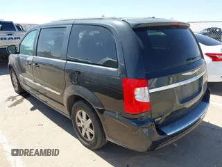 2013 Chrysler Town & Country Touring z VIN 2C4RC1BG7DR577053, wystawiony jako IAAI lot #42432189 z przebiegiem 135 957 mil mil oraz . Historia ofert i sprzedaży dostępna na DreamBid. Obrazek 3.