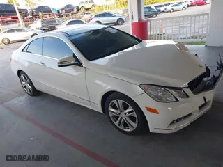 2010 Mercedes-Benz E-Class E 350 with VIN WDDKJ5GB8AF038963, listed as a IAAI auction lot 40813533 with 111,204 mi miles. Bid and sale history available at carsss.com. Image 1.