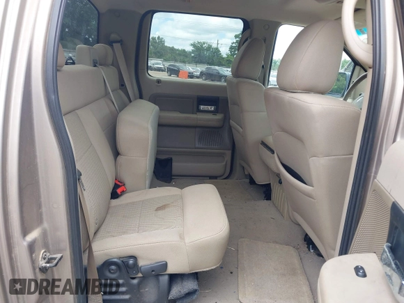 2006 Ford F-150 XLT z VIN 1FTPW12V26KD41974, wystawiony jako IAAI lot #42447667 z przebiegiem 153 884 mil mil oraz . Historia ofert i sprzedaży dostępna na DreamBid. Obrazek 8.