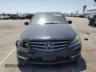 2014 Mercedes-Benz C 250 Sport z VIN WDDGF4HBXEA932241, wystawiony jako Copart lot #58557055 z przebiegiem 138 878 mil mil oraz Szkoda całkowita • Salvage title. Historia ofert i sprzedaży dostępna na DreamBid. Obrazek 5.