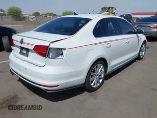 2017 Volkswagen Jetta GLI z VIN 3VW5T7AJ3HM257978, wystawiony jako IAAI lot #41855055 z przebiegiem 177 344 mil mil oraz . Historia ofert i sprzedaży dostępna na DreamBid. Obrazek 4.