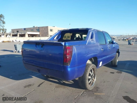 2005 Chevrolet Avalanche LS with VIN 3GNEC12Z75G215402, listed as a IAAI auction lot 41390459 with 1 mi miles. Bid and sale history available at carsss.com. Image 4.