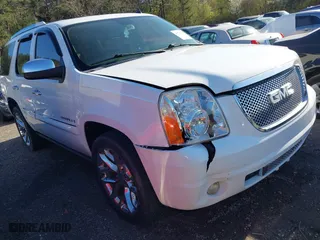 2008 GMC Yukon Denali with VIN 1GKEC63868J181729, listed as a IAAI auction lot 41724739 with 231,239 mi miles. Bid and sale history available at carsss.com. Image 1.