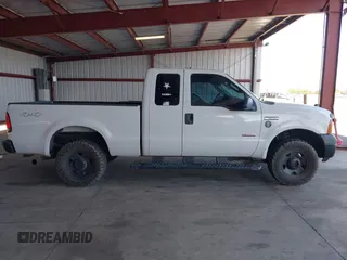 2006 Ford F-250 XL z VIN 1FTSX21P66ED70750, wystawiony jako IAAI lot #42532825 z przebiegiem 221 630 mil mil oraz . Historia ofert i sprzedaży dostępna na DreamBid. Obrazek 13.