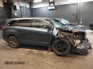 2016 Toyota Highlander XLE z VIN 5TDJKRFH8GS326488, wystawiony jako IAAI lot #42254990 z przebiegiem 120 382 mil mil oraz . Historia ofert i sprzedaży dostępna na DreamBid. Obrazek 13.