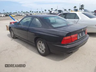 1995 BMW 8 Series z VIN WBAEF632XSCC89751, wystawiony jako Copart lot #76570934 z przebiegiem Nie podano mil oraz Nie do naprawy • Non repairable. Historia ofert i sprzedaży dostępna na DreamBid. Obrazek 2.