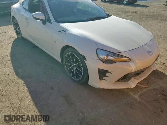 2020 Toyota 86 z VIN JF1ZNAA14L8752611, wystawiony jako Copart lot #82995104 z przebiegiem Nie podano mil oraz Nie do naprawy • Non repairable. Historia ofert i sprzedaży dostępna na DreamBid. Obrazek 13.