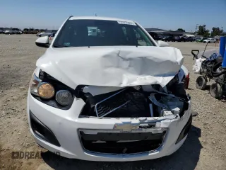2016 Chevrolet Sonic LT z VIN 1G1JC6SHXG4175711, wystawiony jako Copart lot #55358605 z przebiegiem 59 422 mil mil oraz Szkoda całkowita • Salvage title. Historia ofert i sprzedaży dostępna na DreamBid. Obrazek 5.