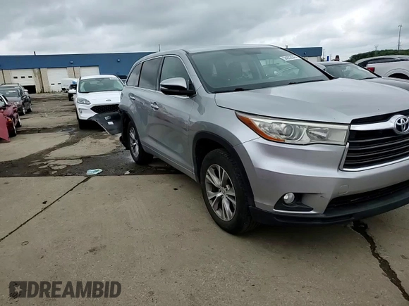 2015 Toyota Highlander LE Plus z VIN 5TDZKRFH5FS096605, wystawiony jako Copart lot #58652845 z przebiegiem 201 613 mil mil oraz Czysty tytuł • Clean title. Historia ofert i sprzedaży dostępna na DreamBid. Obrazek 14.