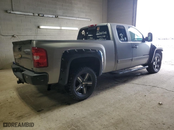 2007 Chevrolet Silverado 1500 LTZ with VIN 2GCEK19J571509307, listed as a Copart auction lot 50901465 with 130,473 mi miles and Salvage Title. Bid and sale history available at carsss.com. Image 3.