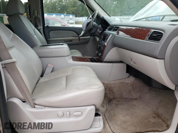 2008 Chevrolet Suburban LT with VIN 1GNFC16038J231941, listed as a Copart auction lot 76061534 with 239,562 mi miles and Salvage Title. Bid and sale history available at carsss.com. Image 7.