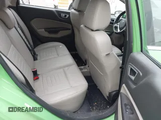 2014 Ford Fiesta Titanium z VIN 3FADP4FJ8EM165941, wystawiony jako IAAI lot #42221629 z przebiegiem 105 582 mil mil oraz . Historia ofert i sprzedaży dostępna na DreamBid. Obrazek 8.