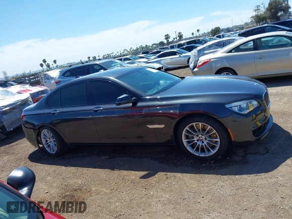 2015 BMW 7 Series 750i с VIN WBAYA8C59FD825698, выставлен на аукционе IAAI как лот 42009098 с пробегом 71 639 миль миль и . История ставок и продаж доступна на DreamBid. Изображение 12.