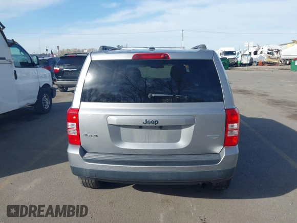 2016 Jeep Patriot High Altitude Edition with VIN 1C4NJRFB1GD712715, listed as a IAAI auction lot 41984245 with 124,227 mi miles. Bid and sale history available at carsss.com. Image 17.