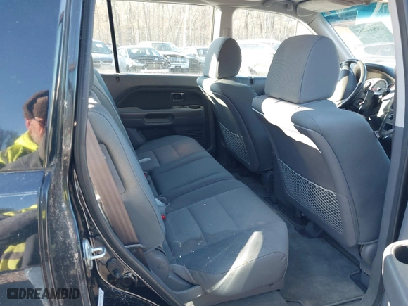 2007 Honda Pilot LX with VIN 5FNYF18177B017068, listed as a IAAI auction lot 41844268 with 164,145 mi miles. Bid and sale history available at carsss.com. Image 8.