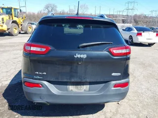 2015 Jeep Cherokee Latitude z VIN 1C4PJMCS2FW620113, wystawiony jako IAAI lot #41865228 z przebiegiem 186 983 mil mil oraz . Historia ofert i sprzedaży dostępna na DreamBid. Obrazek 17.