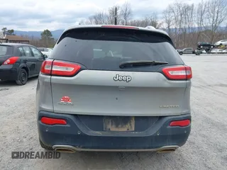2015 Jeep Cherokee Limited with VIN 1C4PJMDS3FW576332, listed as a IAAI auction lot 41618035 with 203,620 mi miles. Bid and sale history available at carsss.com. Image 17.
