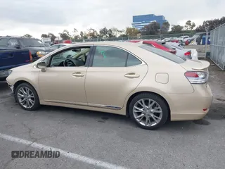 2010 Lexus HS 250h z VIN JTHBB1BA5A2001390, wystawiony jako IAAI lot #41461395 z przebiegiem 140 654 mil mil oraz . Historia ofert i sprzedaży dostępna na DreamBid. Obrazek 15.