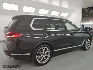 2025 BMW X7 xDrive40i with VIN 5UX23EM09S9X05528, listed as a Copart auction lot 53862305 with 28,698 mi miles and Clean Title. Bid and sale history available at carsss.com. Image 3.