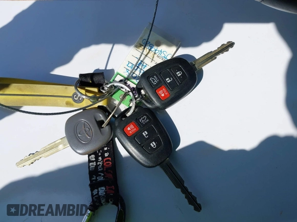 2018 Toyota Highlander LE с VIN 5TDBZRFH2JS499320, выставлен на аукционе IAAI как лот 42099889 с пробегом 642 396 миль миль и . История ставок и продаж доступна на DreamBid. Изображение 11.