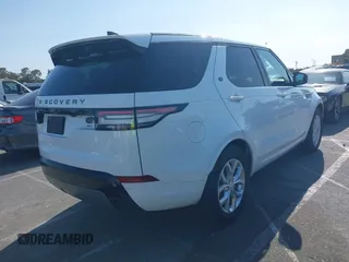 2017 Land Rover Discovery SE with VIN SALRGBBV7HA046897, listed as a IAAI auction lot 41988565 with 108,162 mi miles. Bid and sale history available at carsss.com. Image 4.