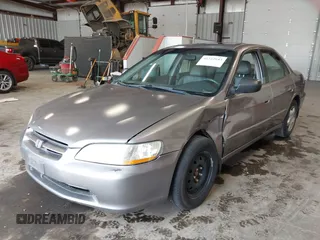 2000 Honda Accord EX z VIN 1HGCG1657YA053433, wystawiony jako IAAI lot #42322643 z przebiegiem 146 517 mil mil oraz . Historia ofert i sprzedaży dostępna na DreamBid. Obrazek 17.
