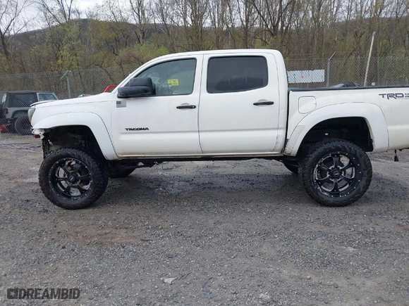 2007 Toyota Tacoma with VIN 3TMLU42N37M011017, listed as a IAAI auction lot 41949797 with 227,638 mi miles. Bid and sale history available at carsss.com. Image 14.