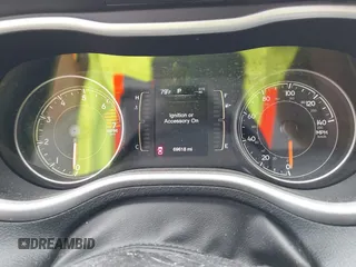 2018 Jeep Cherokee Latitude Plus с VIN 1C4PJLLB5JD510090, выставлен на аукционе IAAI как лот 42245508 с пробегом 69 618 миль миль и . История ставок и продаж доступна на DreamBid. Изображение 7.