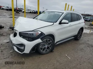 2021 BMW X1 xDrive28i z VIN WBXJG9C0XM5U13183, wystawiony jako Copart lot #51467595 z przebiegiem Nie podano mil oraz Szkody całkowita. Historia ofert i sprzedaży dostępna na DreamBid. Obrazek 1.