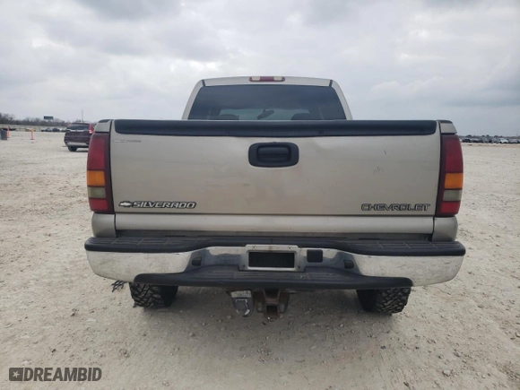 2002 Chevrolet Silverado 1500HD LT with VIN 1GCGK13U42F124754, listed as a Copart auction lot 47698515 with 239,762 mi miles and Salvage Title. Bid and sale history available at carsss.com. Image 6.