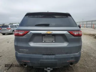 2020 Chevrolet Traverse LS z VIN 1GNERFKW2LJ186730, wystawiony jako Copart lot #43090675 z przebiegiem Nie podano mil oraz Szkoda całkowita • Salvage title. Historia ofert i sprzedaży dostępna na DreamBid. Obrazek 6.