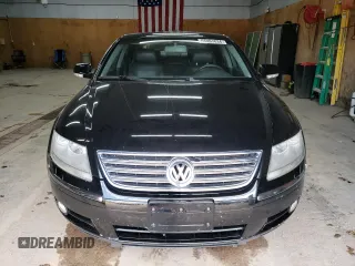 2004 Volkswagen Phaeton V8 z VIN WVWAF63D048011110, wystawiony jako Copart lot #66467834 z przebiegiem 138 229 mil mil oraz Tytuł czysty. Historia ofert i sprzedaży dostępna na DreamBid. Obrazek 5.