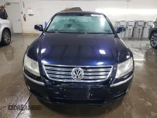 2004 Volkswagen Phaeton V8 z VIN WVWAF63D848008651, wystawiony jako Copart lot #78267004 z przebiegiem 146 193 mil mil oraz Szkody całkowita. Historia ofert i sprzedaży dostępna na DreamBid. Obrazek 5.