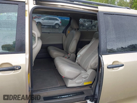 2014 Toyota Sienna XLE with VIN 5TDYK3DC1ES416999, listed as a IAAI auction lot 41972378 with 119,179 mi miles. Bid and sale history available at carsss.com. Image 8.