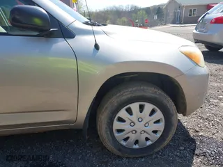 2006 Toyota RAV4 with VIN JTMZD33V866004405, listed as a IAAI auction lot 42090377 with 132,232 mi miles. Bid and sale history available at carsss.com. Image 12.