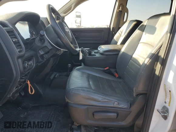 2020 Ram 3500 Tradesman z VIN 3C63RRGJXLG154261, wystawiony jako Copart lot #88937015 z przebiegiem Nie podano mil oraz Czysty tytuł • Clean title. Historia ofert i sprzedaży dostępna na DreamBid. Obrazek 7.