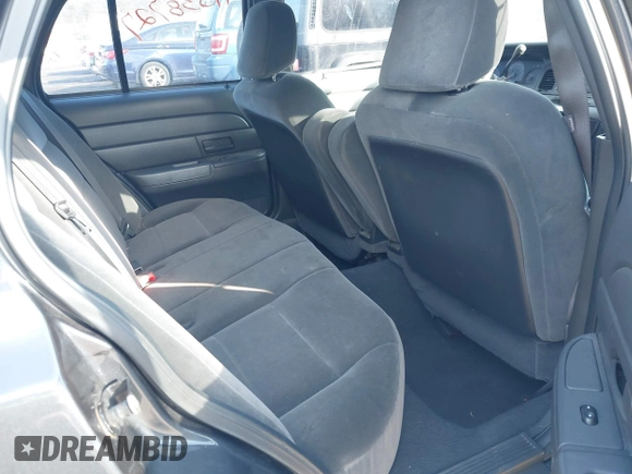 2005 Ford Police Interceptor z VIN 2FAHP71W95X170821, wystawiony jako IAAI lot #41538727 z przebiegiem 115 722 mil mil oraz . Historia ofert i sprzedaży dostępna na DreamBid. Obrazek 8.